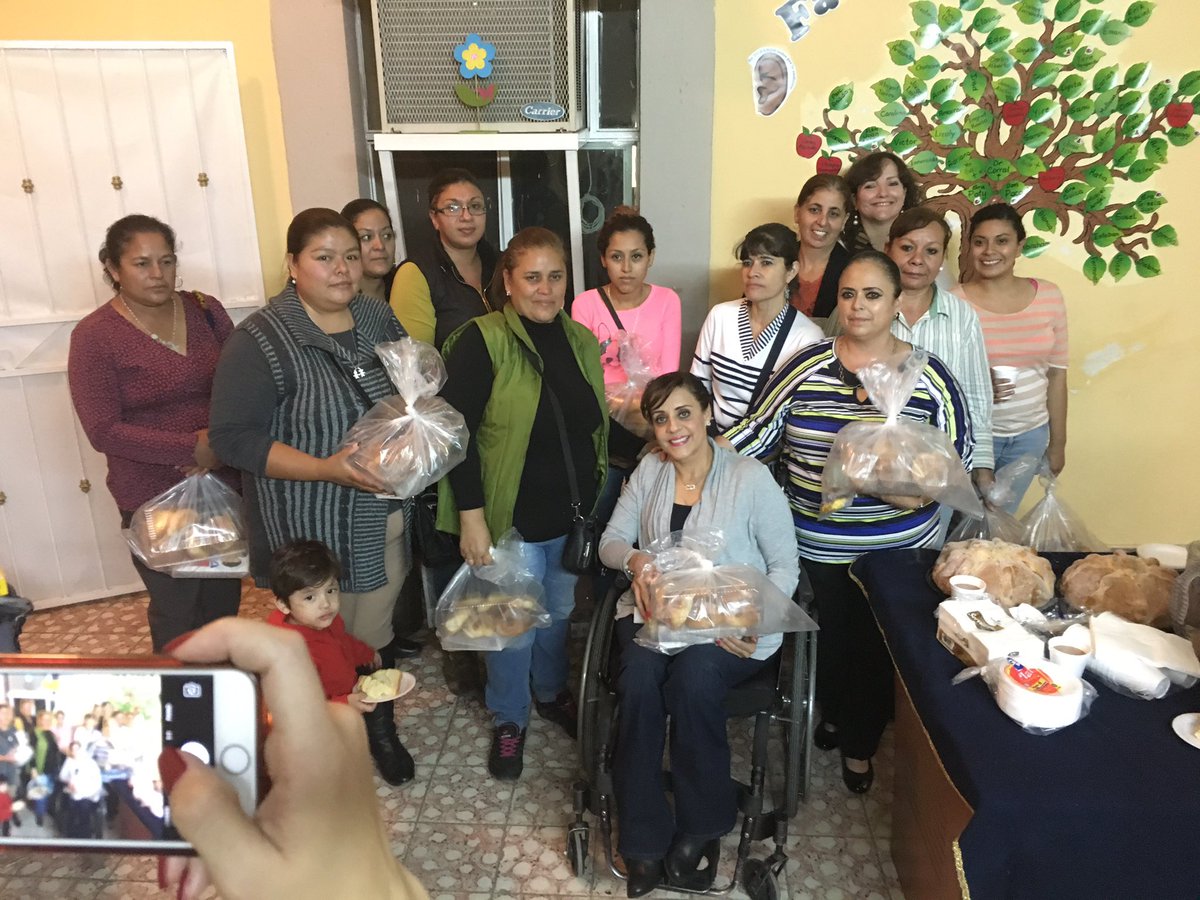 yoladelatorre's tweet photo. Tuve la oportunidad de convivir con la familia #APADAC y compartir nuestras tradiciones mexicanas #PcD gracias por recibirme #PandeMuerto https://t.co/52B9s9hFN9