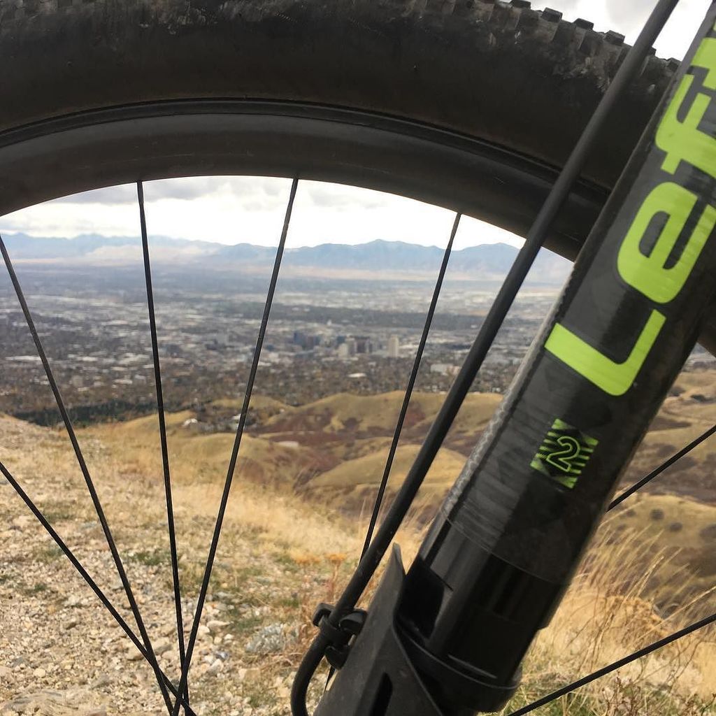 alexgrantmtb's tweet photo. @ridecannondale #lefty #2spring upgrade is 💰💰! Thanks @slohran for the install. Took it hi… https://t.co/w0dUVMu2rn https://t.co/CrmqV5UmNS