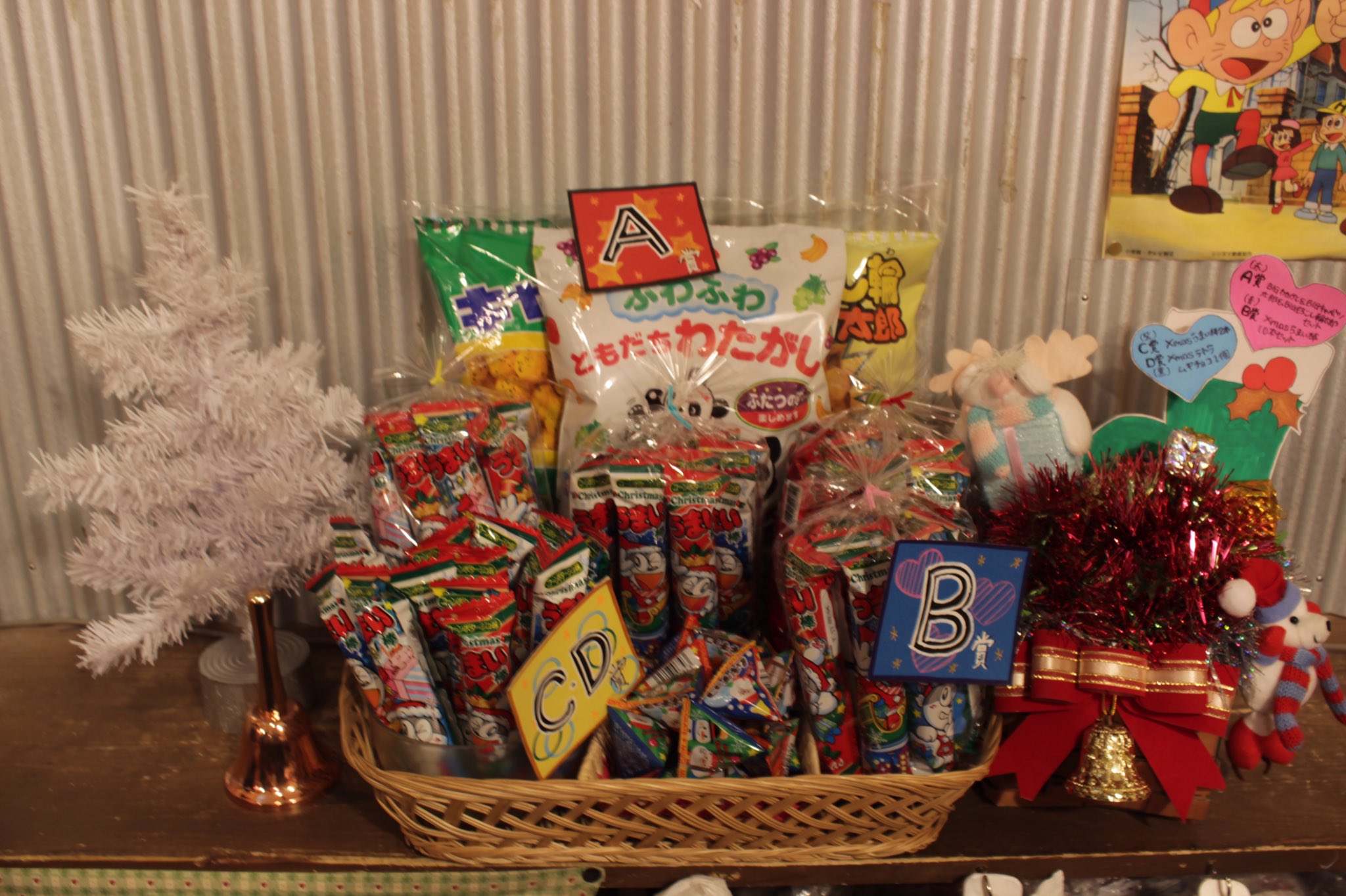 ふうりん堂 昭島 On Twitter 今日から11月ですね 今年も残り2ヶ月 早いですね そして 駄菓子屋にもこの季節が 毎年大人気の クリスマスパックです 今日から販売開始しました 1つお買い上げことにハズレなしのクジが引けます 今年のクジはいつもと何がが