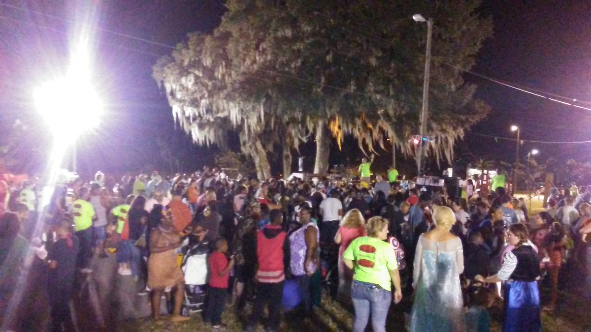 PastorJeff_'s tweet photo. 1,000+ @ Rocktoberfest last night &amp; 50+ coming to Him for slavation... Thank you Jesus for letting us be a part of your work - love You Sir! https://t.co/5a57B4Oye9