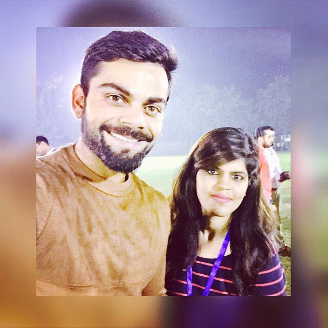 riyasuri01's tweet photo. That Lucky Moment❤️ Exclusive meeting with @imVkohli and a ball signed by him.

Moment to cherish forever!  😍 #PepsiMoji 
TY-@PepsiIndia https://t.co/lyyMXU0qSE