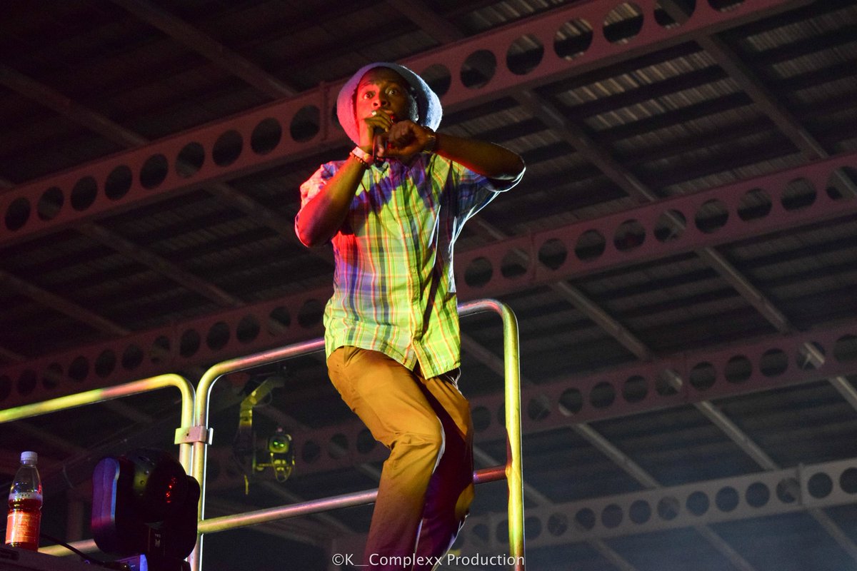 KemoyMedia's tweet photo. @ZAGGAMUSIC @IbaMahr @futurefambo shared the stage with @tarrusrileyja at #PAN2016 in Half Way Tree https://t.co/LulZWqlr1Q