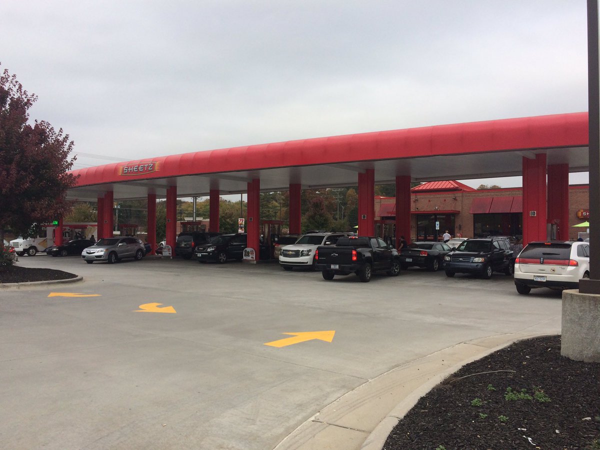 a_dipiazza's tweet photo. .@sheetz on New Garden Rd in Greensboro very busy right now. They also appear to be getting a gas delivery. #gasprices #colpipe https://t.co/b1SCuygy0H