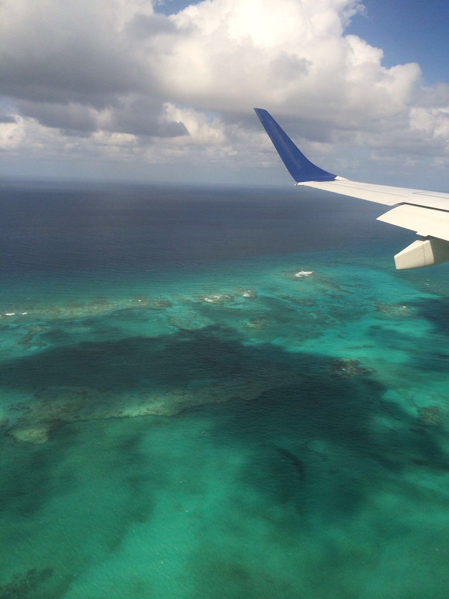 PolGonTa's tweet photo. Ding dong ding!!ultima llamada para el vuelo a Nassau...☀️😎👙 #ultimaescapada #Bahamas with @romy_yh https://t.co/zddDWBm7dR