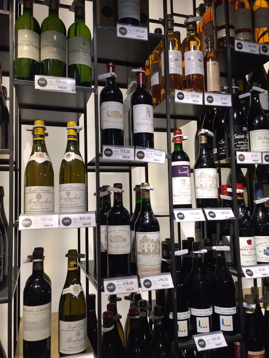 fedepinna's tweet image. Io prendo il vino...chi porta il caviale? #vinando #chateau #solocosebuone