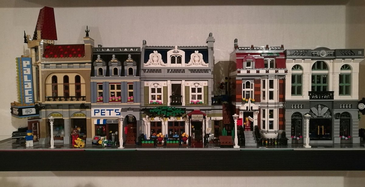 brvandewalle's tweet image. De plank is vol, de straat dus af. #LEGO #modulars