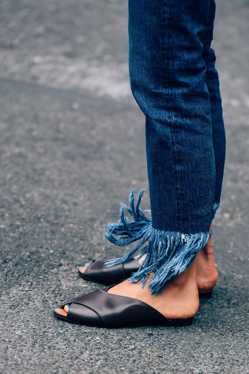 miradacouture's tweet photo. Los jeans son los nuevos zapatos: no te pierdas la #GuíaCouture con lo mejor del #denim uruguayo 👖💕. Leela acá: https://t.co/UhzZQhmGoO https://t.co/lhugmwmm43
