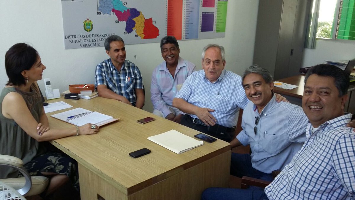 inca_ver's tweet photo. Coord. #SENACATRI en reunión con la #FAEV tratando temas sobre #Extensionismo #SomosINCA #INCAEnTodoMx #VeracruzAvanzando #HaciendoEquipo https://t.co/gIlKIf7eED