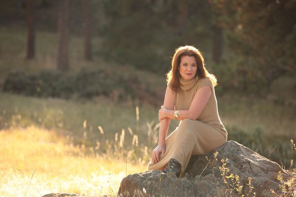 Telenovela Star Katie Barberi Channels Her Inner Vigilante Vampire For Daylight Sucks talentmonthly.com/telenovela-sta…