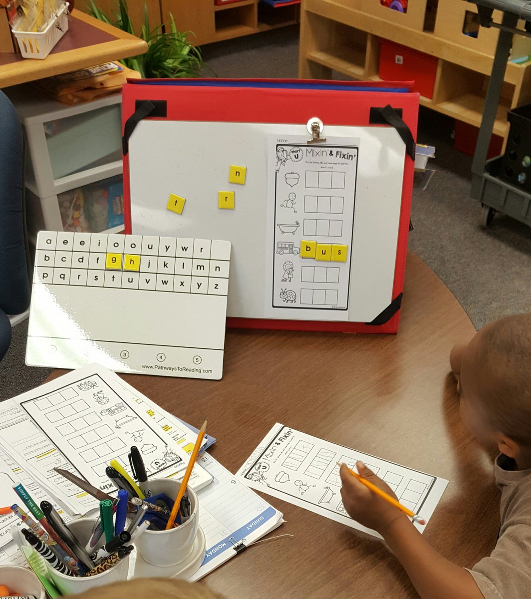 KNGSuperStars's tweet photo. Sounding out c-v-c words. #ELA #PhonemicAwareness @Bradleypride207 https://t.co/kgyYxUWezl