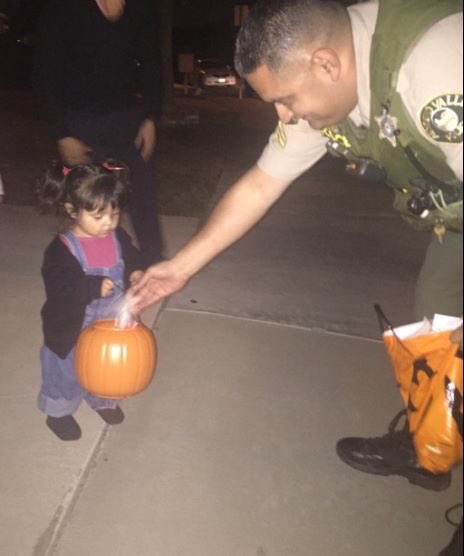 RSO's tweet photo. Officers from #MoValPD hit the streets with over 200 lbs of candy for #Halloween https://t.co/gBTWsnlYI2 https://t.co/gxqRhkTYgV