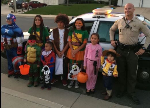 RSO's tweet photo. Officers from #MoValPD hit the streets with over 200 lbs of candy for #Halloween https://t.co/gBTWsnlYI2 https://t.co/gxqRhkTYgV
