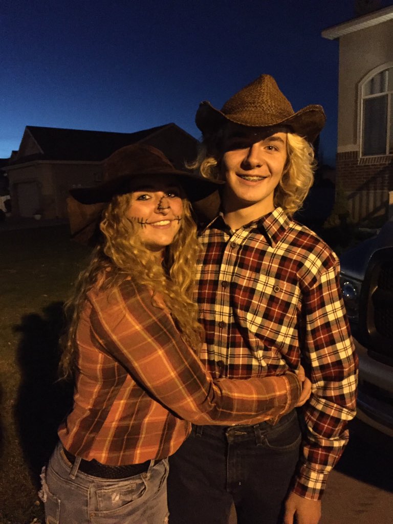 brax42's tweet photo. Had a great time trick or treating with @Hayster101 ❤️🎃 https://t.co/Bh6awPKUiJ