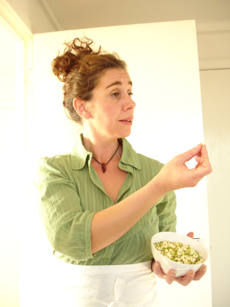 FireExitCo's tweet photo. Gowan Calder performing in Home Hindrance, 2007, performed in David's own home. #FireExitPhotoArchive https://t.co/LU99FzAVNX