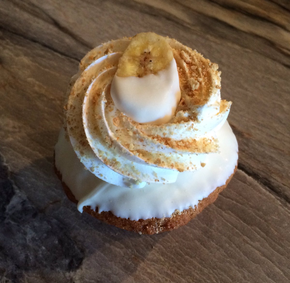 coracupcakes's tweet photo. Baker's Choice ~ banana cream pie #cupcakes #fresh #banana #nomnom #bananacreampie https://t.co/wX0lPBrOyR