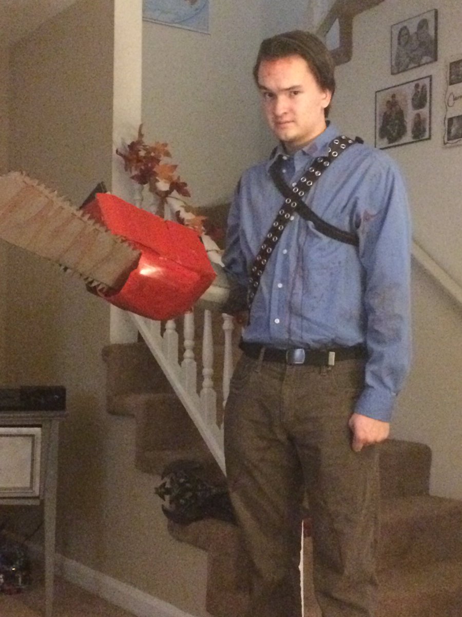 JesusmokesKools's tweet image. Ash with the sexy stare and stiff pose #HiNation @PhillyD