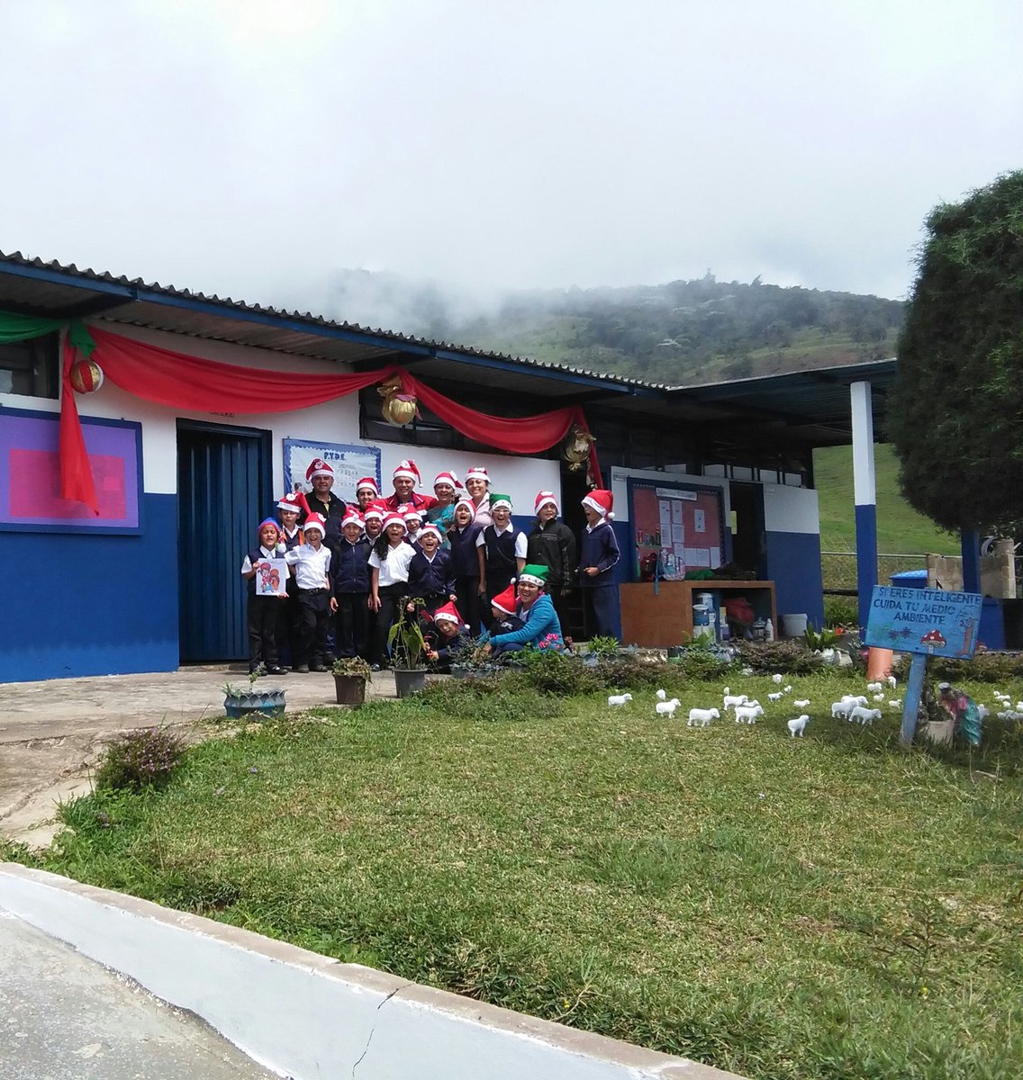 EB_ALTOMATEO's tweet photo. @supervisionZET1 @jaureguic72015 @SilvaEleazarL @Con alegria llega la Navidad en nuestra Escuelita  Felicidad para todos.. https://t.co/lGUqC755jW