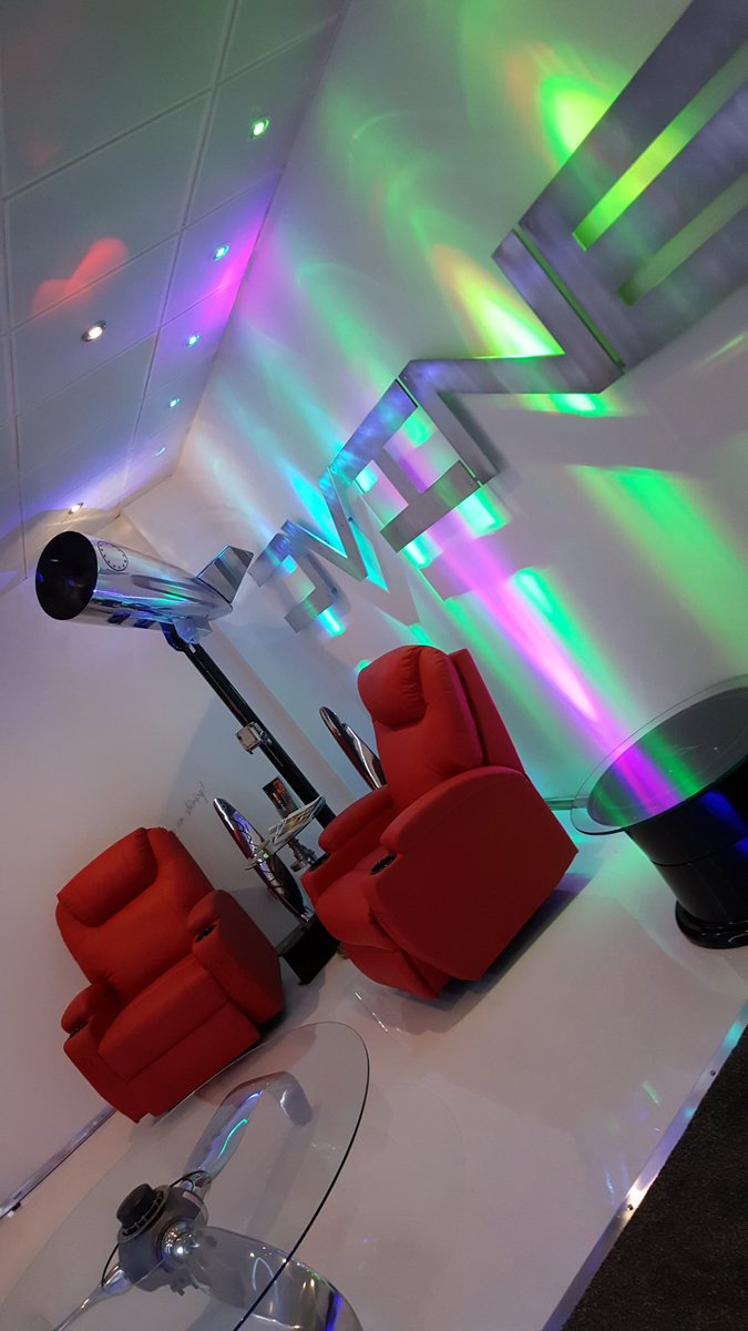 MyDvineUK's tweet photo. Office refit for dvine headquarters

#interiordesign #b2b #upcycling #limitededition #businessunusual #customfurniture #luxurylife  #luxury https://t.co/cAXXTNTI77