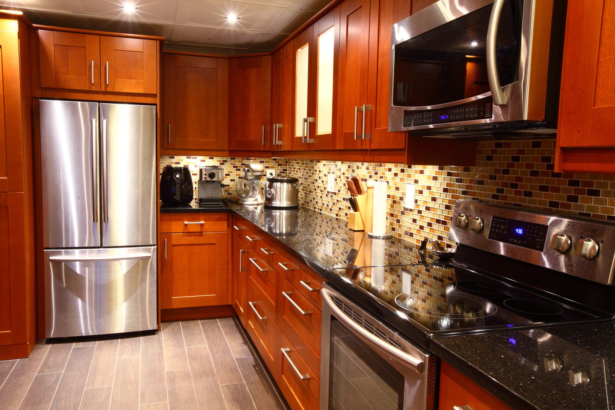 orangecleanct's tweet photo. Never use harsh products like ammonia and bleach to wipe down your cabinets. A cloth with soap and warm water will do just fine. #kitchen https://t.co/RQfMOgNzqu