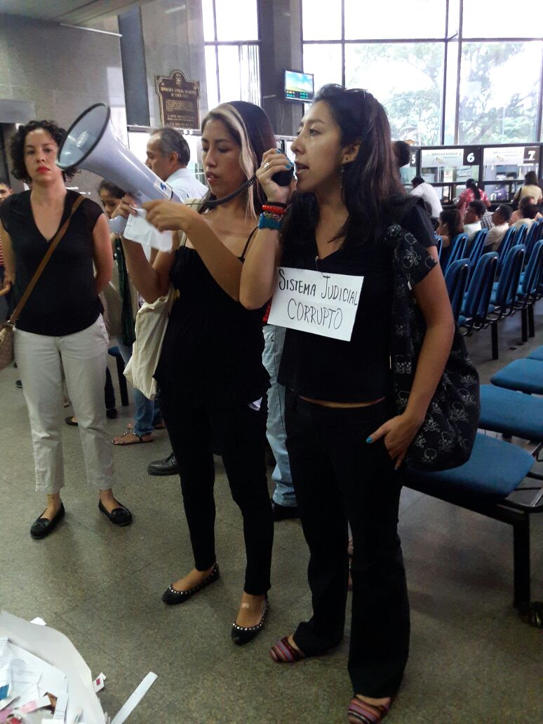 LaDeseos's tweet photo. SI HAY IMPUNIDAD, HAY COMPLICIDAD. mujeres enterradas por burocracia, corrupción e ineficiencia. @MUJERESCREANDO @PeriodistaV https://t.co/B4LwGeEzHp