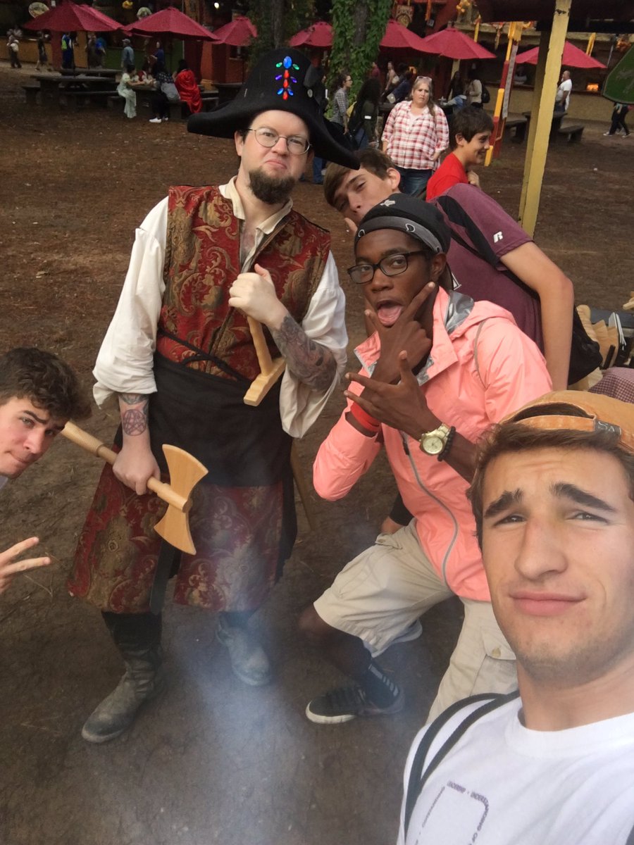 willjmcdougall's tweet photo. #CSHSRenFest2016 Dark Knights https://t.co/zrardNsRZp