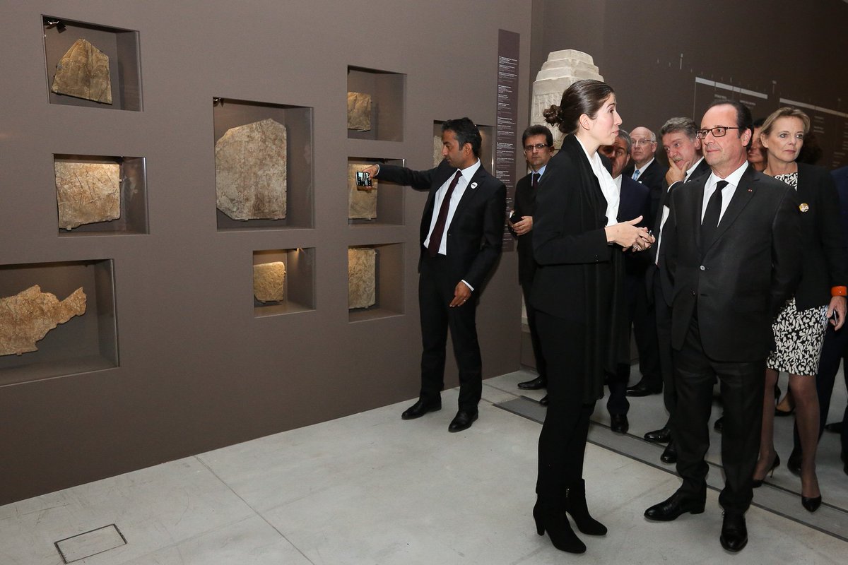 Elysee's tweet photo. Voir les photos de l'inauguration de l'#expoMésopotamie au @MuseeLouvreLens par @fhollande https://t.co/OYov6nFi5K https://t.co/6X4IZxBhMP