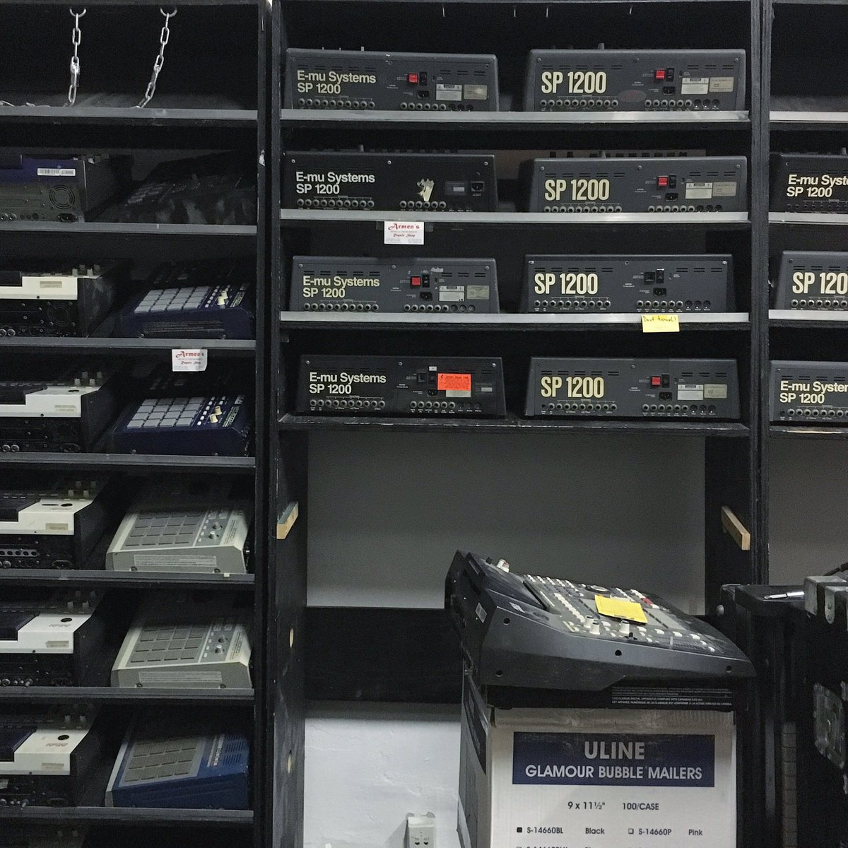 ARMENSNYC's tweet photo. Still not enough shelves. Making more!
#armens #MPCKING
#sp1200 #mpc4000 #mpc2000xl #mpc3000 #mpc5000 #drummachine #emu #akai https://t.co/ZHXEgdMZLk