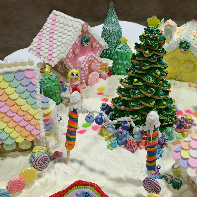 FallNewEngland's tweet image. @TweetNewEngland *This weekend* is the Boston Christmas Festival &amp;amp; Gingerbread House Competition! What to expect: bit.ly/2fB8j5y