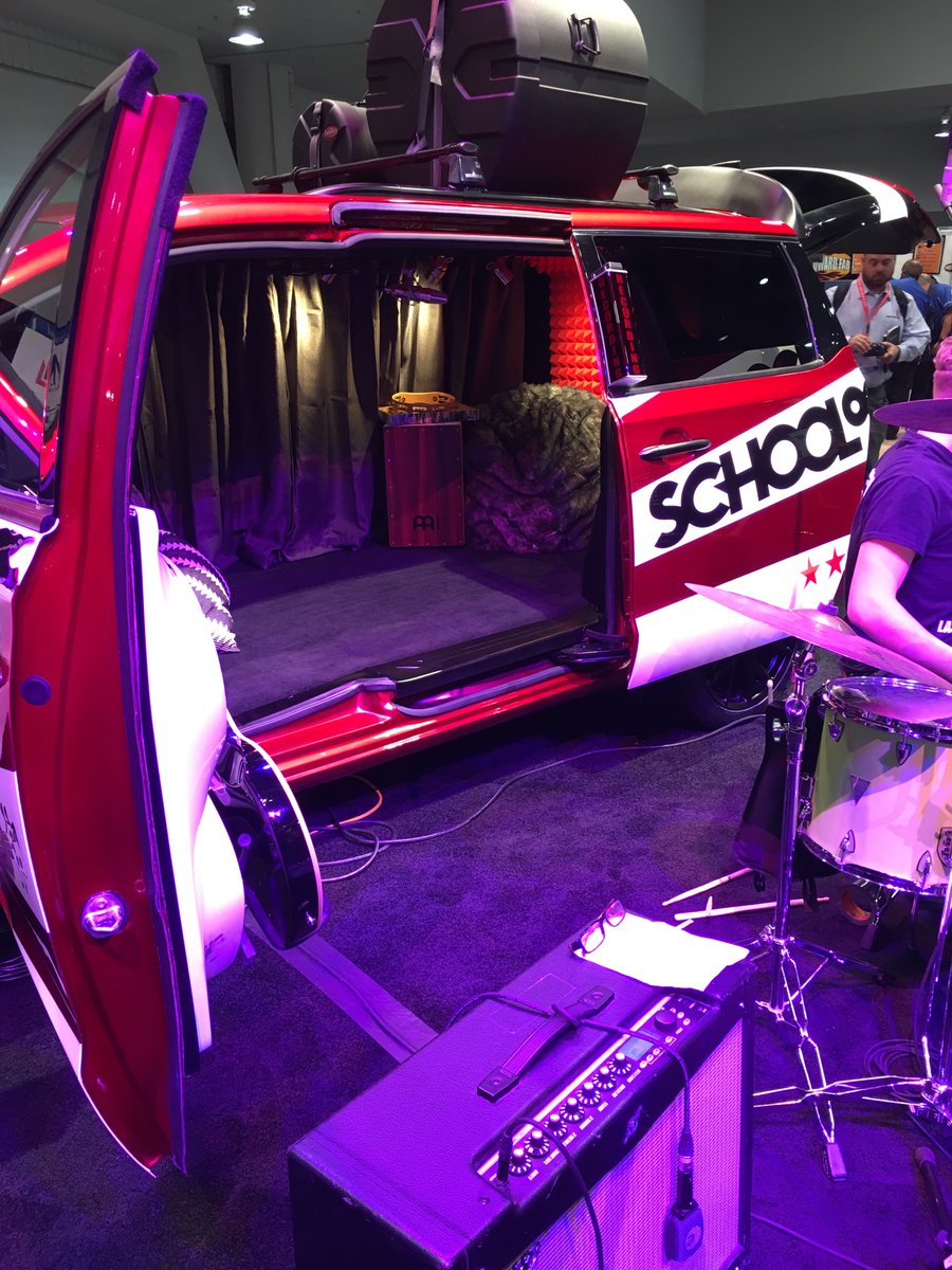 KoreanCarBlog's tweet photo. Kia made entertainment and fun this year for the 2016 SEMA Show. #theKCB @TheKoreanCarBlg https://t.co/WOgbqwYaUd