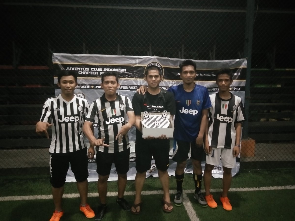 JCI_Paser's tweet photo. Kami @JCI_Paser mengucapkan selamat ulang tahun @juventusfc @juventusfcid  yang ke 119. Semoga tahun ini kita Treble winner 🙌✊ https://t.co/3UCtFvPDHE