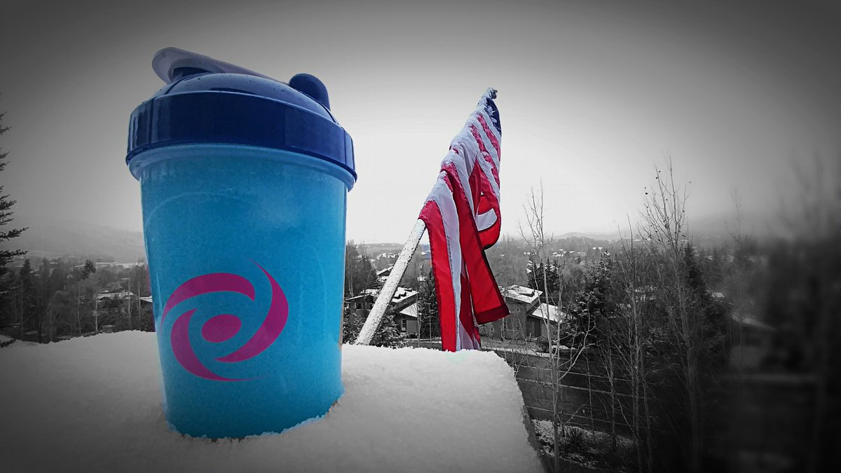 TC_Biest's tweet photo. Woke up to this #Snow #WinterIsEarly #GamerLife #MountainLife @Nadeshot @GFuelEnergy @GammaGamers https://t.co/vGFSU6swkp