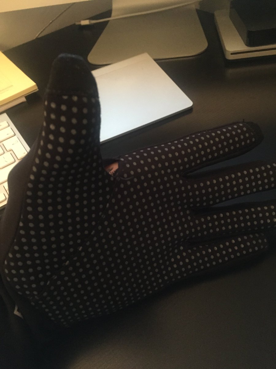 Hey <a href="/Smartwool/">Smartwool</a>, bit disappointed with this split on the third time I’ve worn my HyFi gloves!!