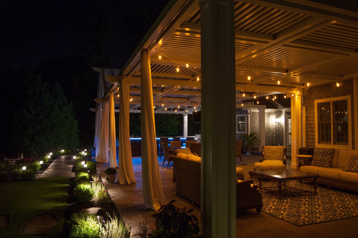 SPSbyVin's tweet photo. Lincroft at night 🌙. This structure transforms from a beautiful day time aesthetic to a nighttime lounge. #architecture #lightingdesign https://t.co/bzcJNU5XXF