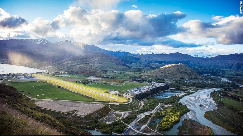 MenScene's tweet photo. World’s Most Scenic Airport Landings - https://t.co/Bdagf5NnIh https://t.co/l9xo7FH3ha