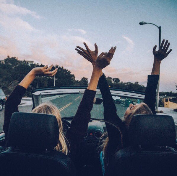 Parabéns, parabéns à minha miúda! Tu mereces tudo, Moira, e nunca penses o contrário. Eu amo-te com tudo o que tenho. És minha.