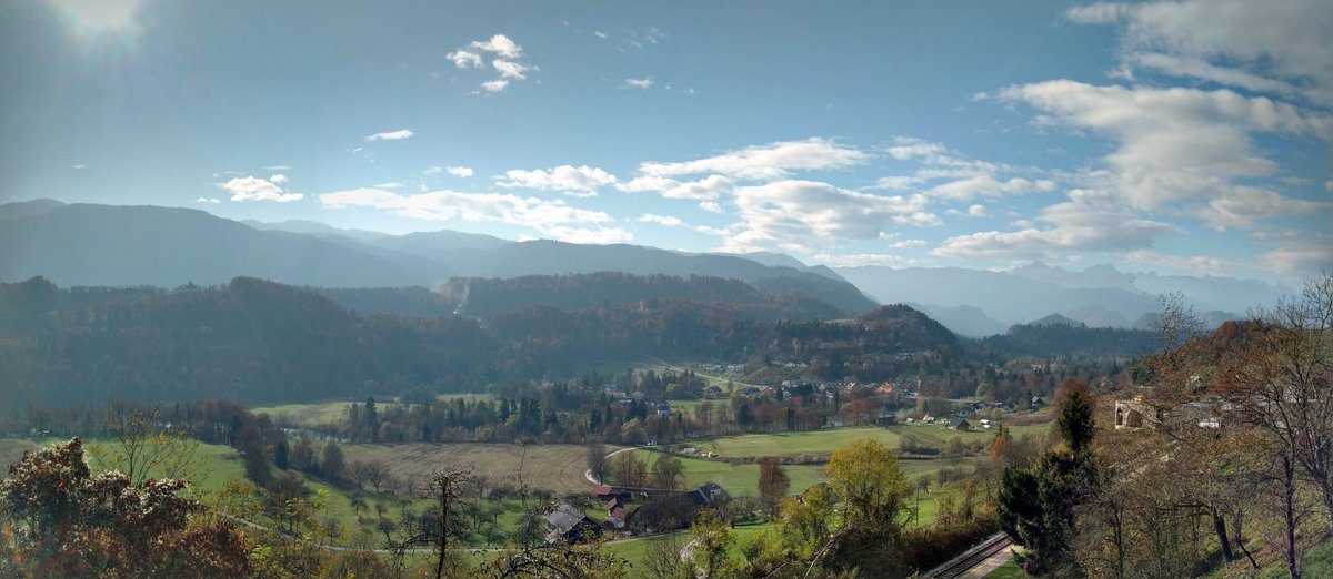 chandra729's tweet photo. #Slovenia #LakeBled #Ljubljana #Autumn https://t.co/eMO4V0ZQkJ