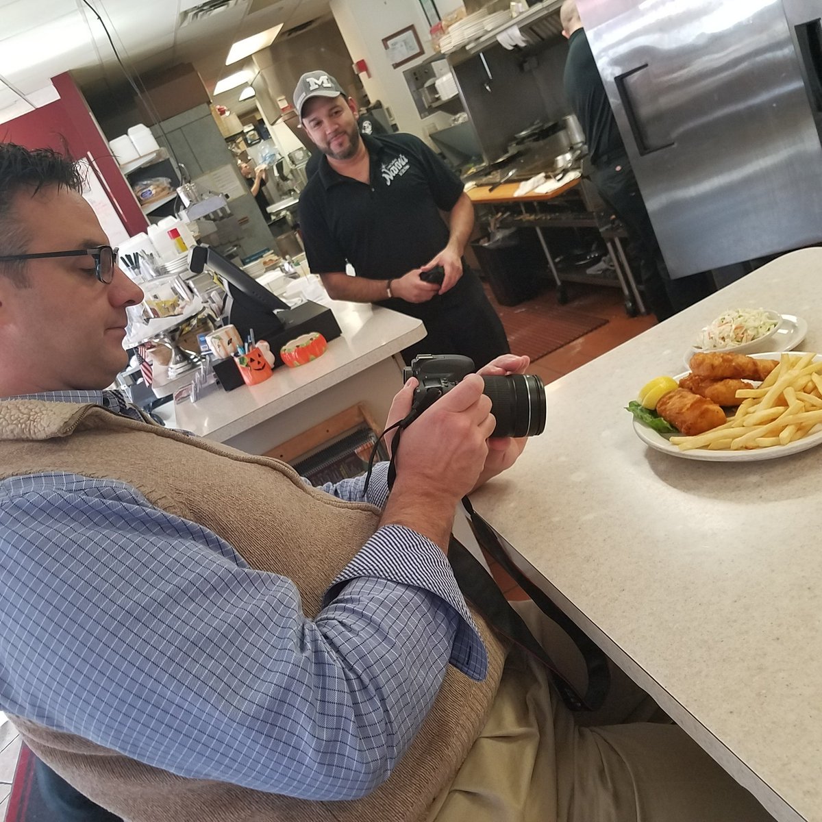 mediagrumpteam's tweet photo. @dancataldo taking food photos for Nanna's new menu #foodphotography #wyandotte #nannaskitchen #foodpics #menudesign https://t.co/yt7OqPXt3h