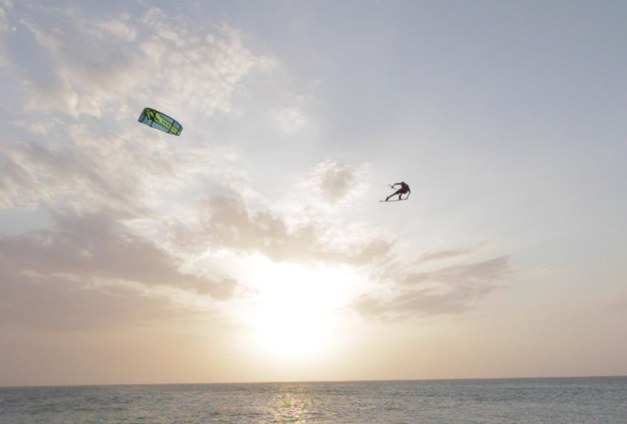 TrekHD's tweet image. Ce soir à 20h40 suivez @paulserinkite et sa #KiteFamily sur @TrekHD ! Plus d'infos : buff.ly/2fnL8wf