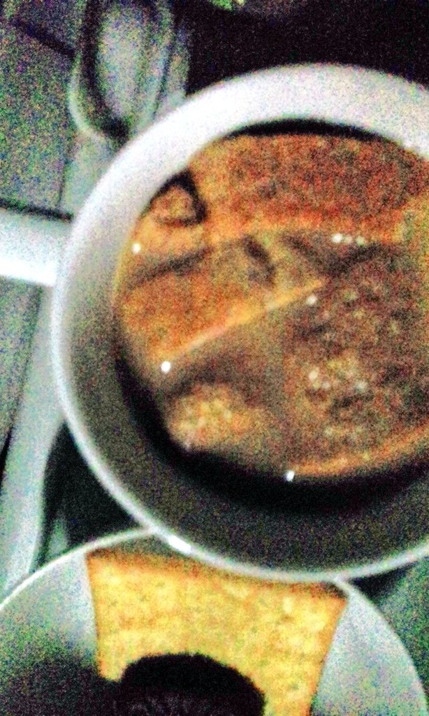 tankokseng61's tweet photo. #2ndNov16 #WednesdayBreakfast #TwoPiecesOf #Biscuits #And
#Bread #SoakedWith #MiloDrink https://t.co/9vXSqndMro