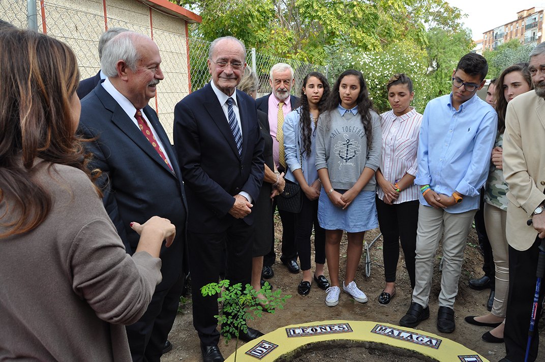primemovercom's tweet photo. Esta mañana hemos estado en la inauguración del legado de #ClubLeonesMálagaIlusión con motivo de su centenario. Os dejamos algunas fotos https://t.co/UdQgMc9Bmv