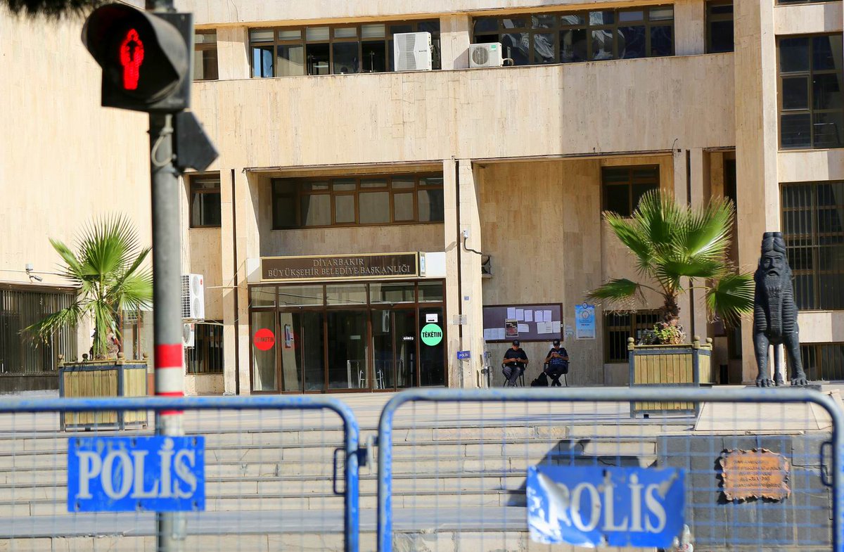 El konulan twitter hesabımızı aldık. El konulan belediyelerimizi de alacağız!