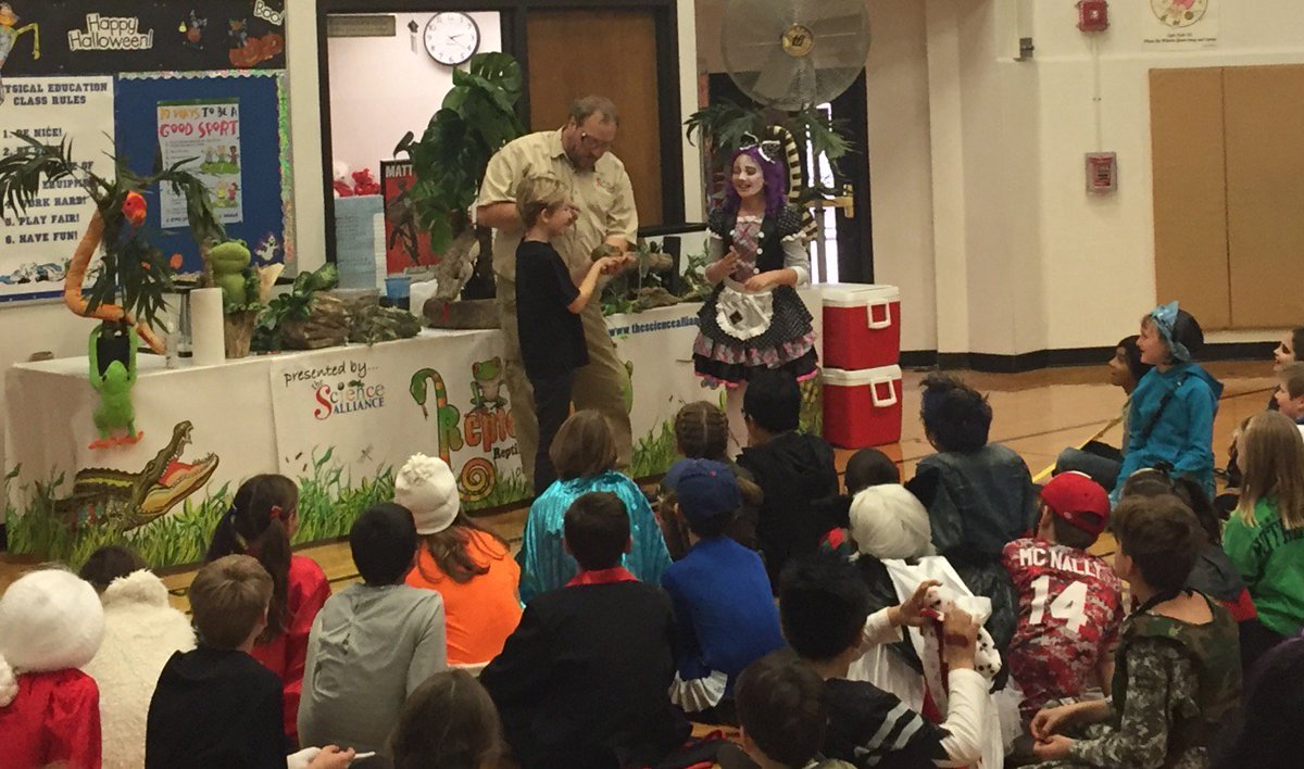D96Riverside's tweet photo. Halloween Learning! Central Elementary students participate in Reptomania and @sciencealliance #d96inspires #Science https://t.co/0Yvdpvwlc7
