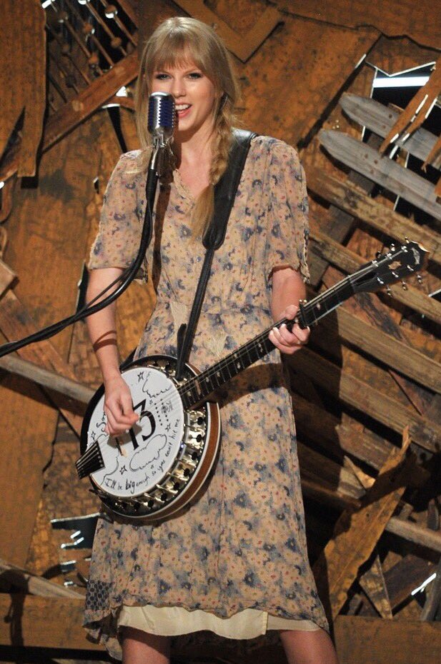 Taylor Swift Polls Which Pic Of Taylor Playing Her Banjo Poll Below Ariastaylorswift 10yearsoftaylorswift 6yearsofspeaknow Taylorswift Banjo T Co H9tdntvcvu