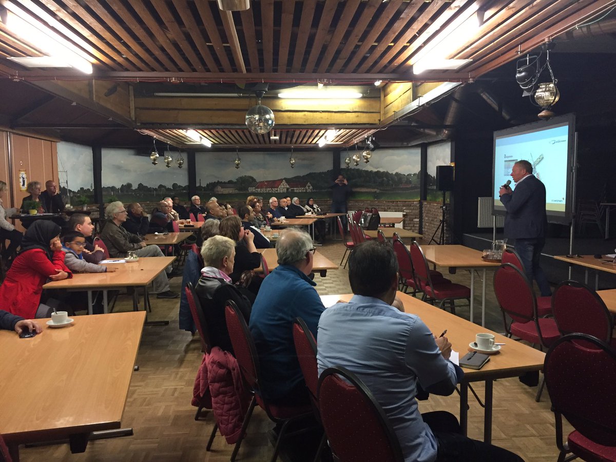 RickvanMeel's tweet photo. @MattheijB, @Ducotadvies en @buroSTUB presenteren de stedenbouwkundige visie van Geleen Zuid/ Kluis voor @ZOWonen. https://t.co/ENwDlPk2gY