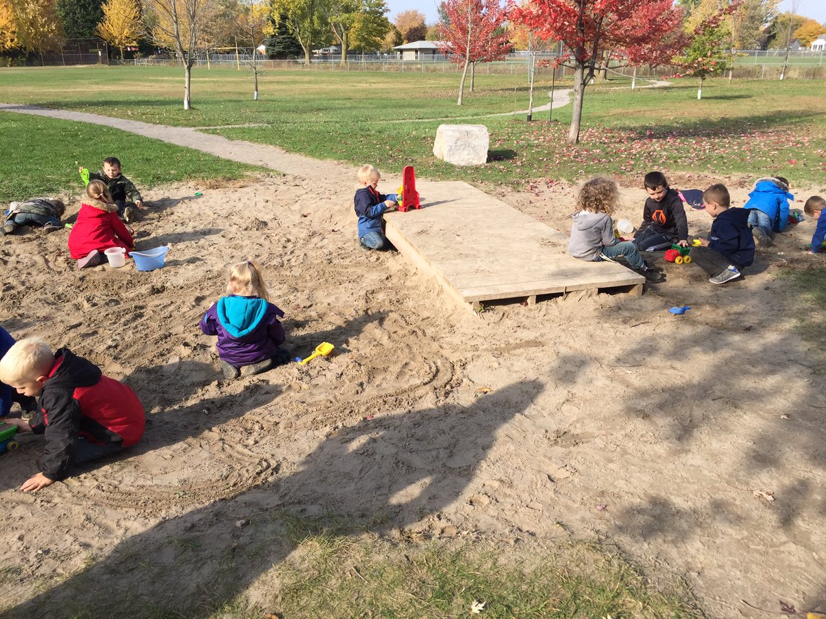 lynsey_schmidt's tweet photo. Enjoying this beautiful November weather! @Fairview_Ave https://t.co/BrN2pPQzW2