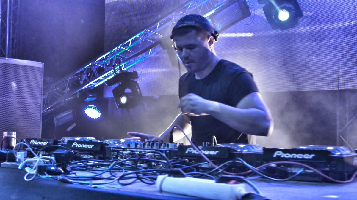 NebsJack's tweet photo. Yo soy capitan! 😎
#housemusic #festival #electronicmusic #techhouse #electronica #nebsjack #rave https://t.co/dNf5hCfKc9