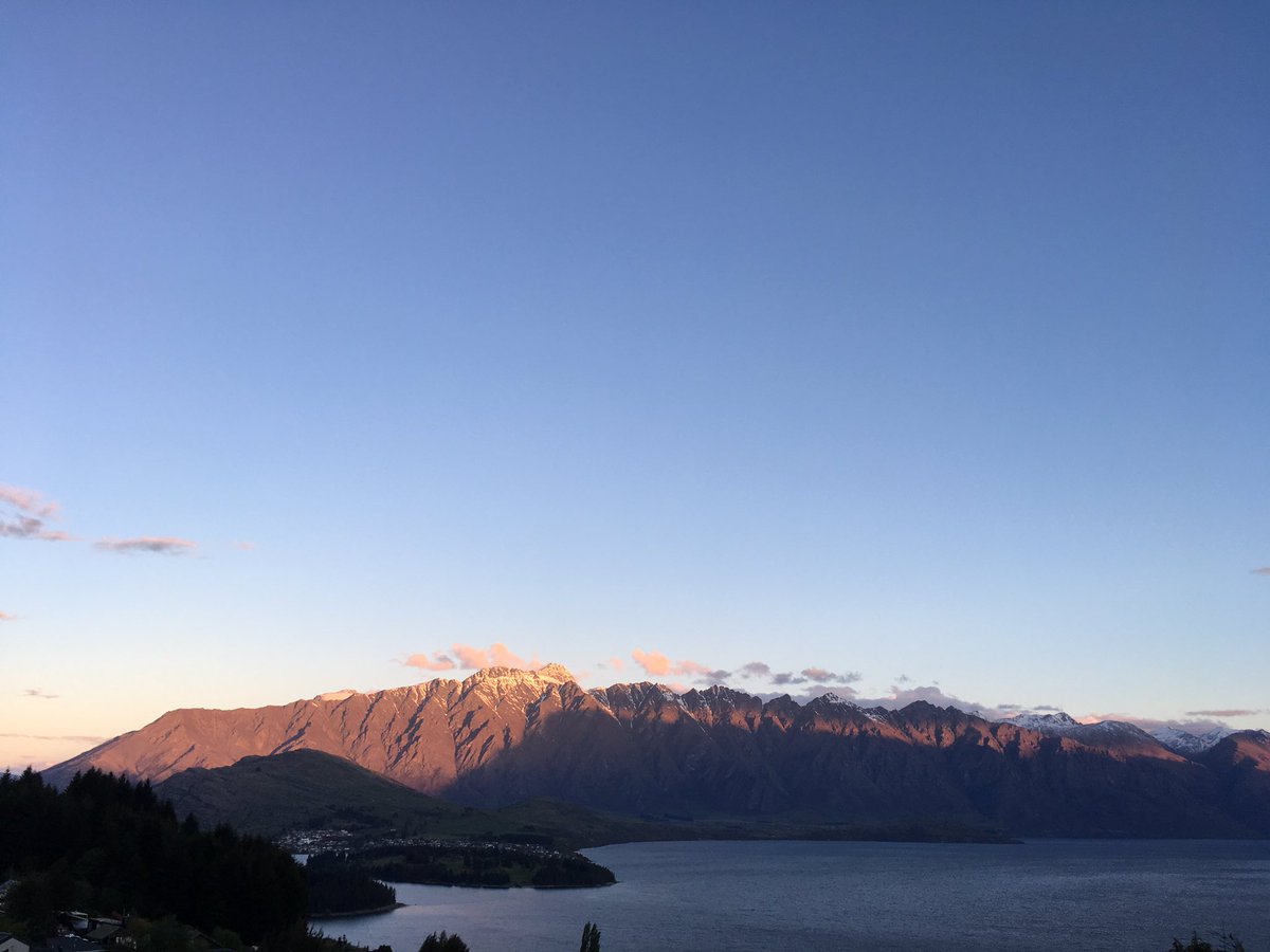 NatalieVickers's tweet photo. @thebodycoach C1D4. No excuse not to do a HIIT with this view in the mornings 💪👌 #Leanin15 #NewZealand https://t.co/PXYPV5b4N8