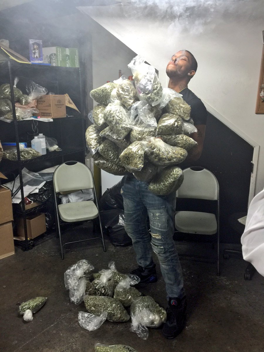 They said it was lonely at the top .. Shidddddd 🤓😂💯