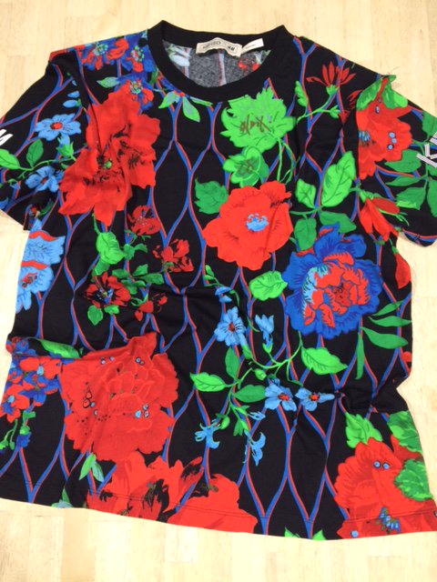 WIN a signed #KENZOxHM t-shirt! Tweet us your fave piece from the collection, including the hashtag. Winner chosen at random 9am on 3 Nov.