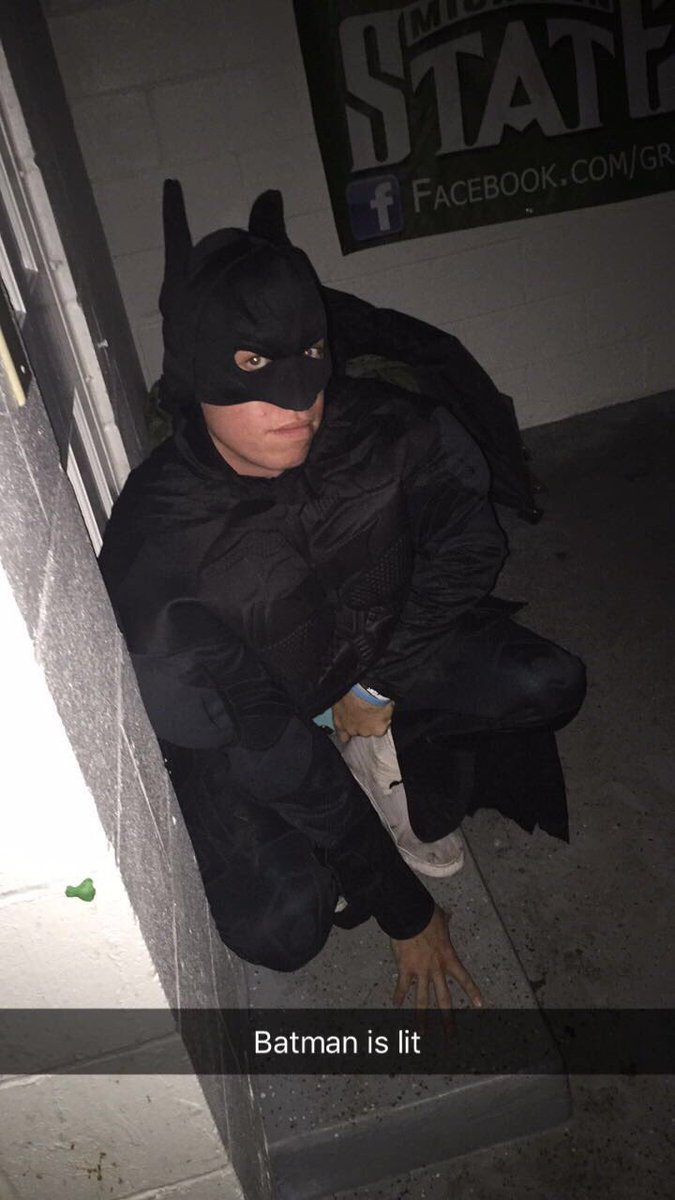 NiemanDaniel's tweet photo. Batman was Robbin some hearts last night @Zach1two #forjustice https://t.co/69I22XSsjg